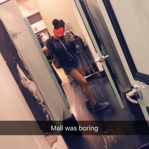 Meet your Posher, Rayven